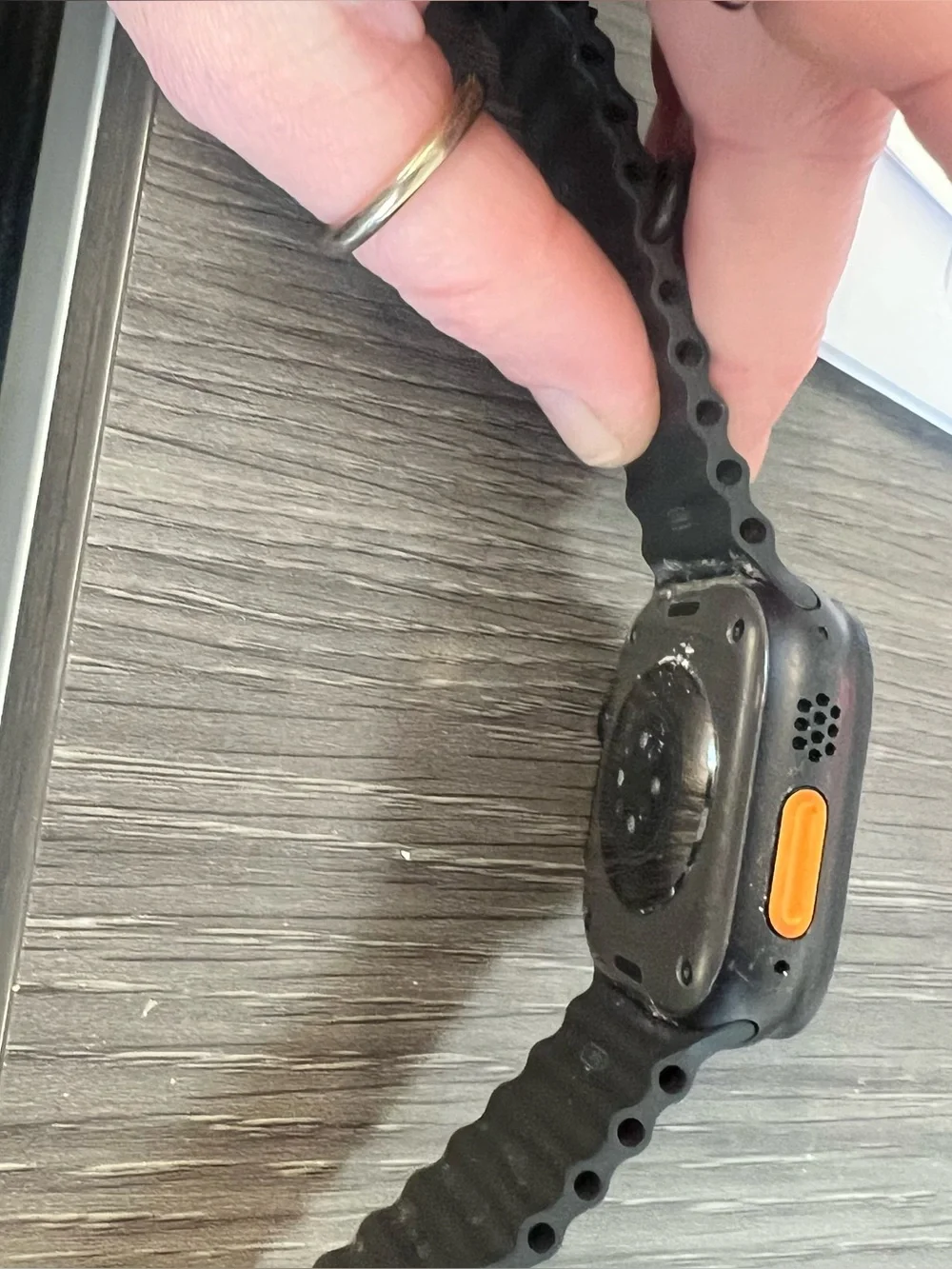 Apple Watch SE in Black with Black Sport Band